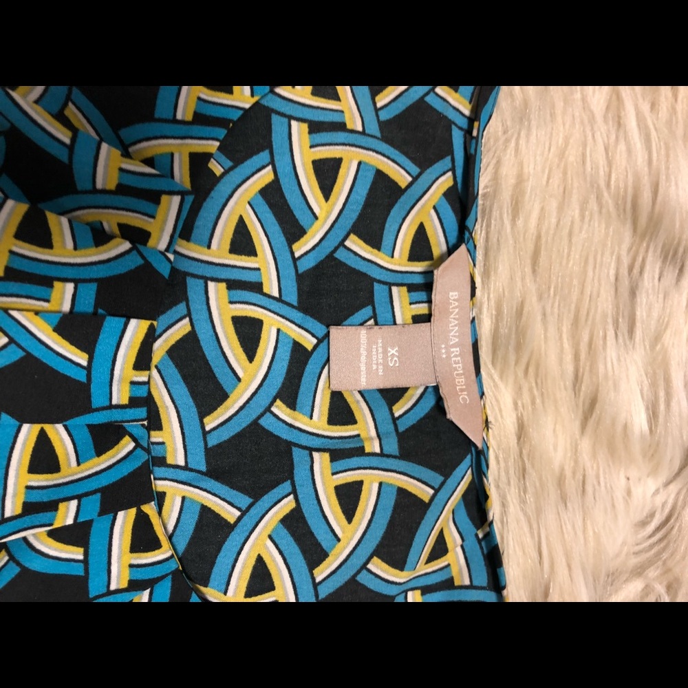 Geometric Pattern Sleeveless Top - Picture 3 of 4
